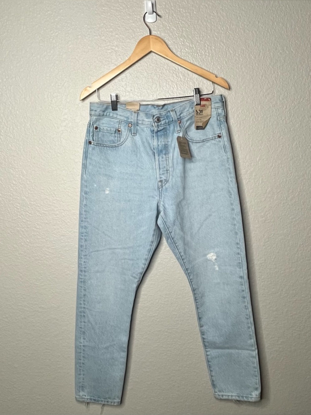 NEW Levi’s 501 Original Fit Light Wash Jeans 29x28 Distressed Straight Leg NWT - Picture 10 of 11